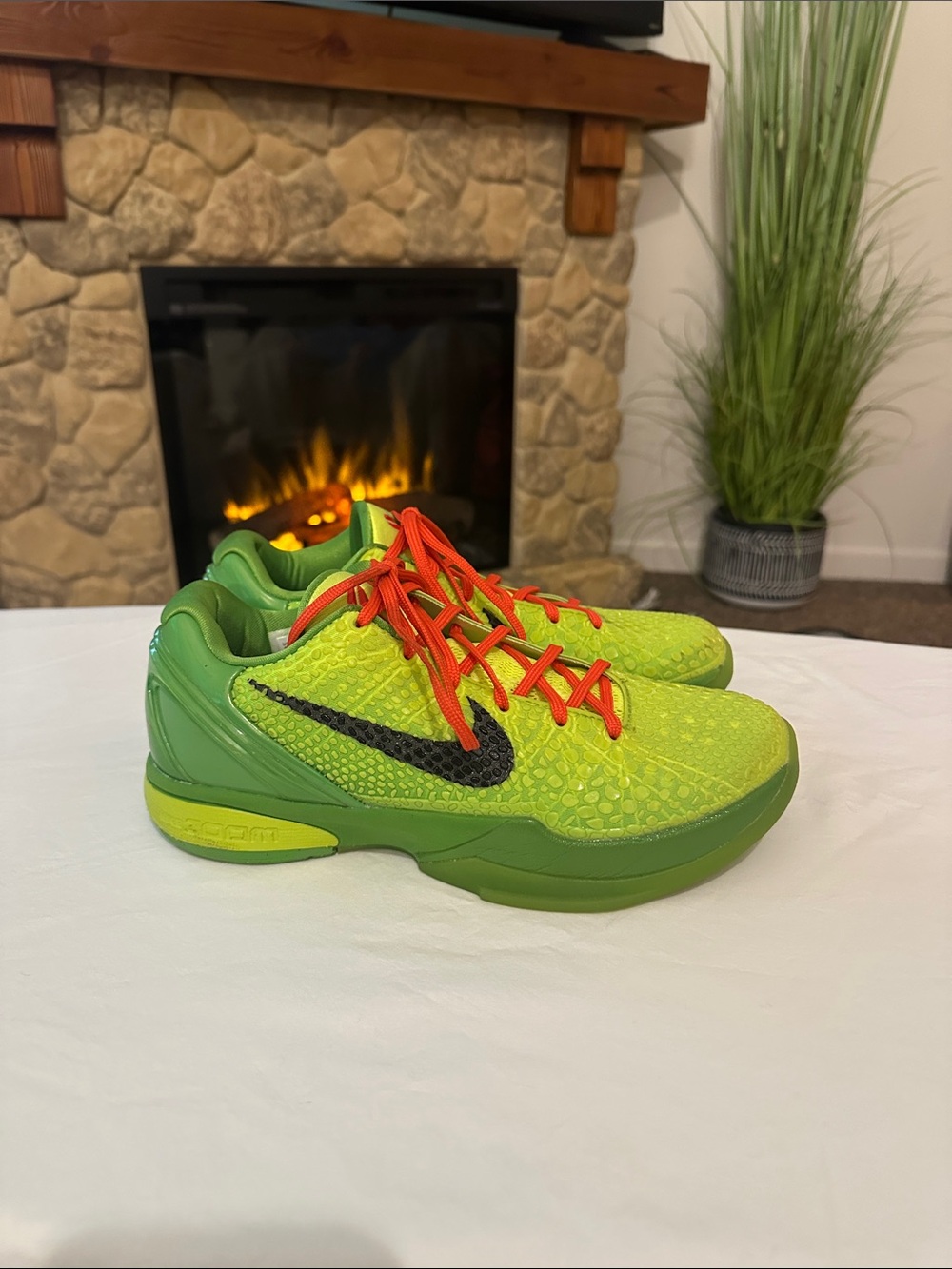 Nike Kobe 6 Grinches basketball shoes size 8.5